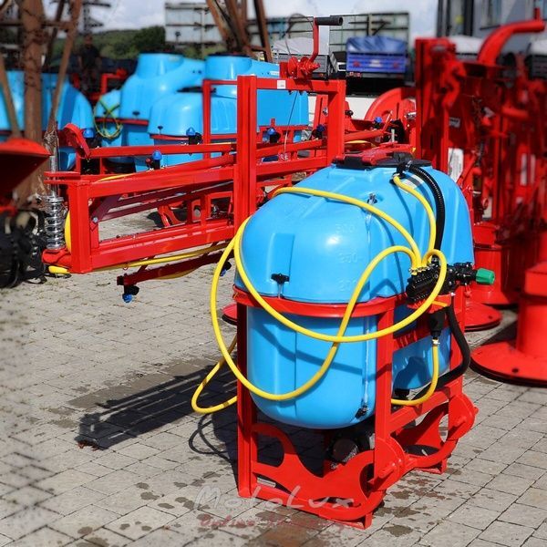 Z&aacute;vesn&yacute; postrekovač pre traktor Polmark 300 l