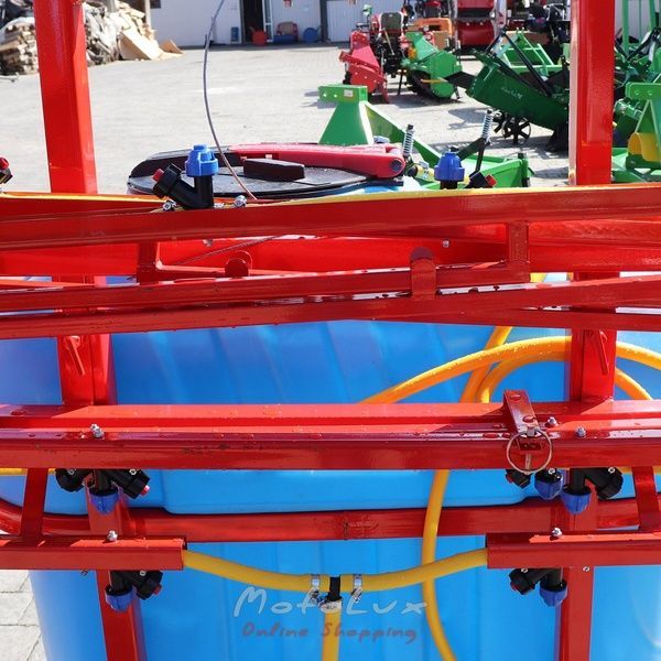 Z&aacute;vesn&yacute; postrekovač pre traktor Polmark 300 l