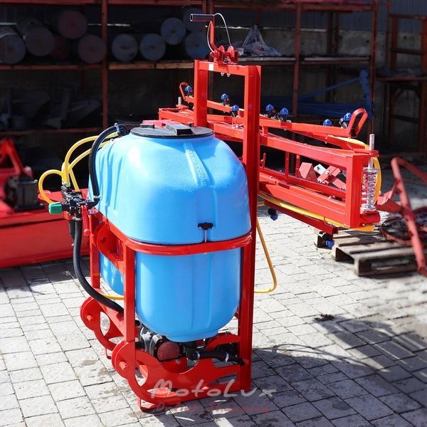 Z&aacute;vesn&yacute; postrekovač pre traktor Polmark 300 l