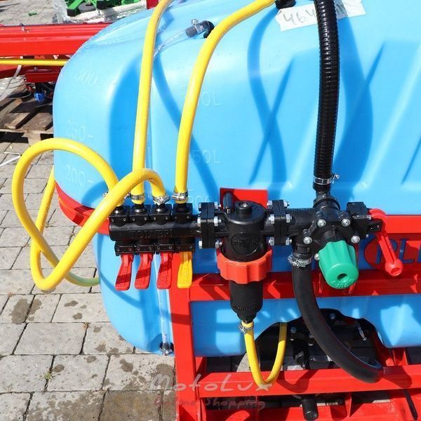 Z&aacute;vesn&yacute; postrekovač pre traktor Polmark 300 l