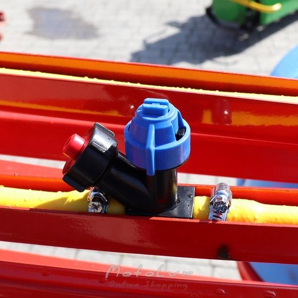 Z&aacute;vesn&yacute; postrekovač pre traktor Polmark 300 l