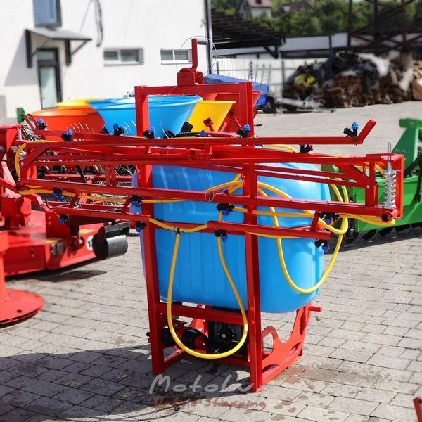 Z&aacute;vesn&yacute; postrekovač pre traktor Polmark 300 l