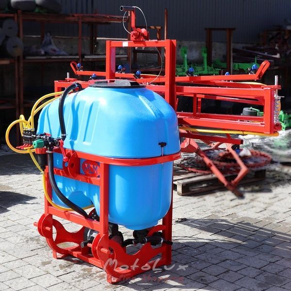 Z&aacute;vesn&yacute; postrekovač pre traktor Polmark 300 l