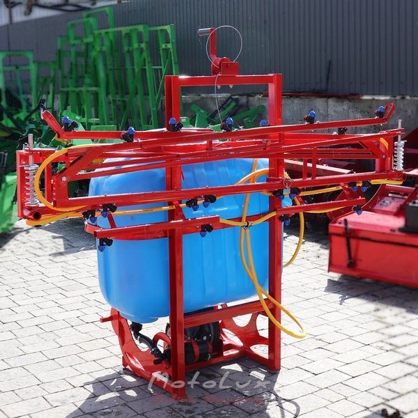 Z&aacute;vesn&yacute; postrekovač pre traktor Polmark 300 l
