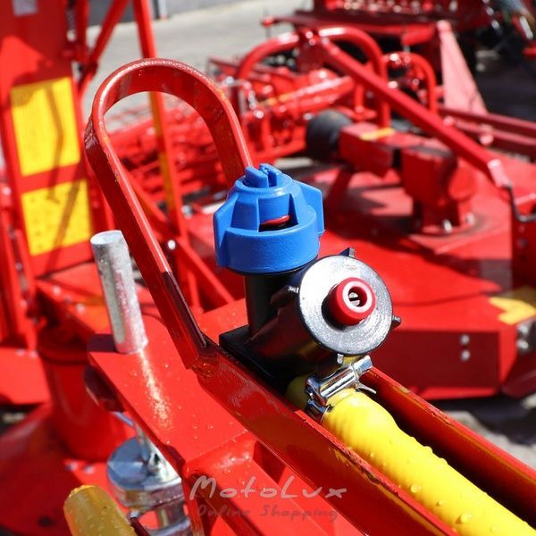 Z&aacute;vesn&yacute; postrekovač pre traktor Polmark 300 l