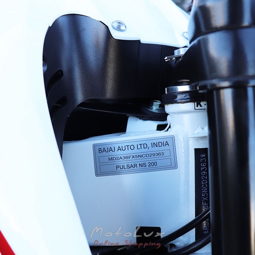 Мотоцикл Bajaj Pulsar NS 200 white