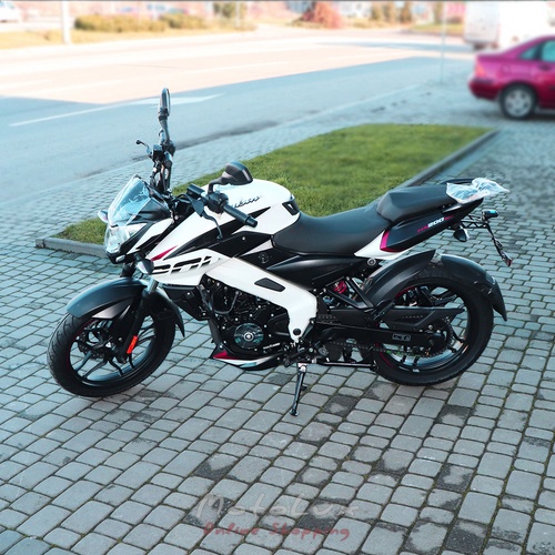 Motorkerékpár Bajaj Pulsar NS 200 feher