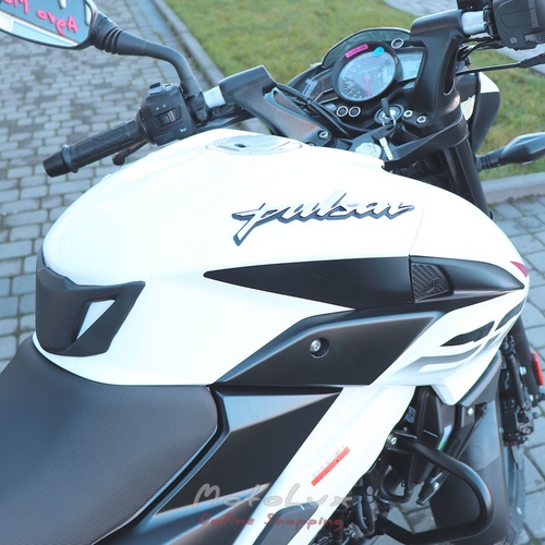 Мотоцикл Bajaj Pulsar NS 200 white