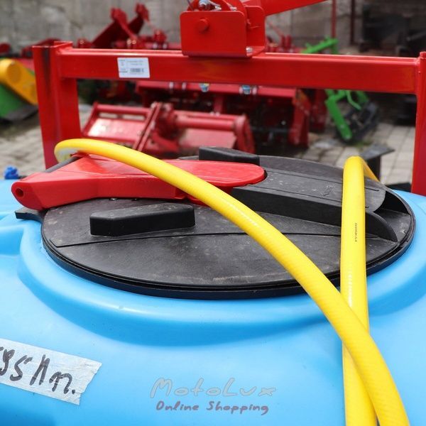 Z&aacute;vesn&yacute; postrekovač pre traktor Polmark 400 l
