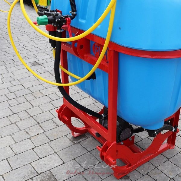 Z&aacute;vesn&yacute; postrekovač pre traktor Polmark 400 l