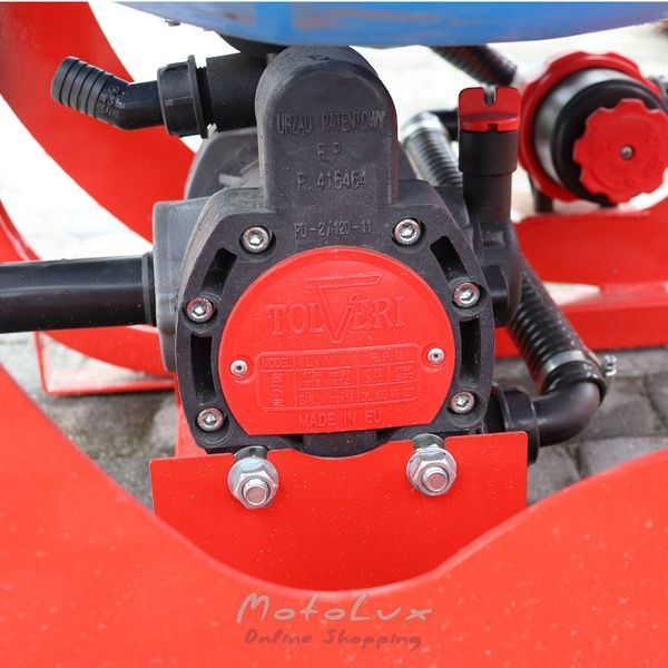 Z&aacute;vesn&yacute; postrekovač pre traktor Polmark 600 l