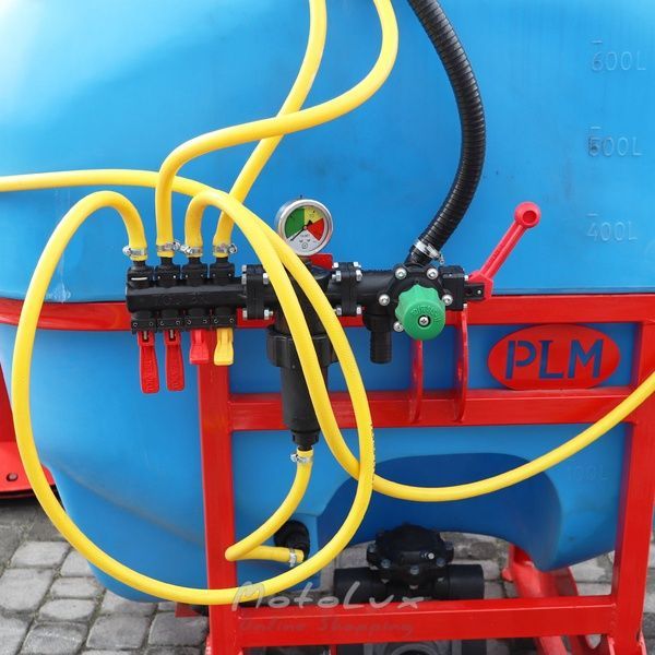 Z&aacute;vesn&yacute; postrekovač pre traktor Polmark 600 l