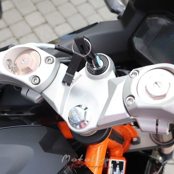 Мотоцикл Taro TR400 GP1, білий з чорним і з помаранчевим