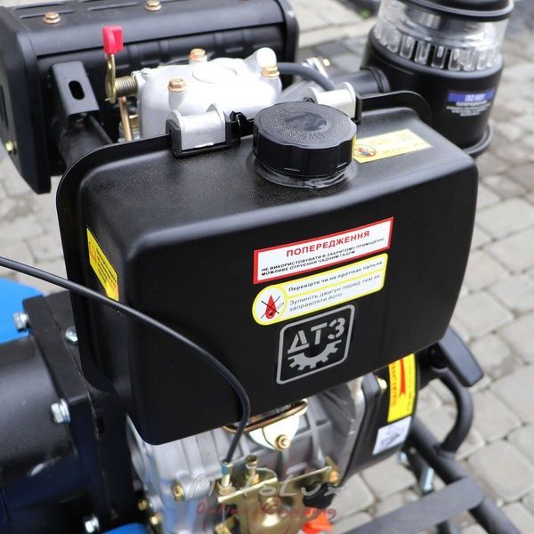 Dieselov&yacute; dvojkolesov&yacute; malotraktor DTZ 510DN, 10 HP, manu&aacute;lny &scaron;tart&eacute;r