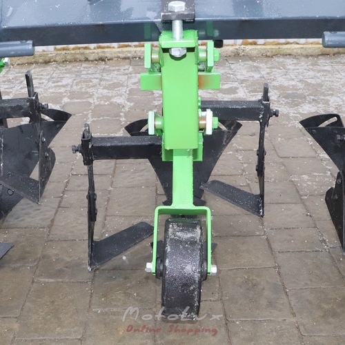 Three-Row Cultivator Borer Bomet