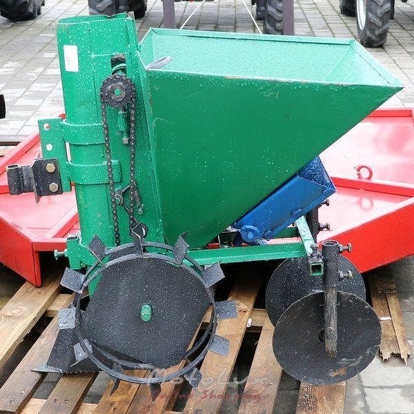 Картофелесажалка для мотоблока КСП 02П с бункером для удобрений