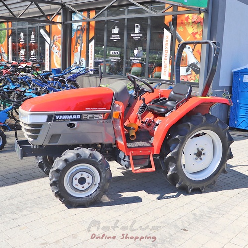 Yanmar AF 24 mini traktor, bol používaný, piros