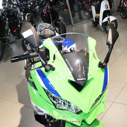 Sport motorkerékpár Kawasaki Ninja ZX 4RR, zöld fehérrel és kékkel, 2024