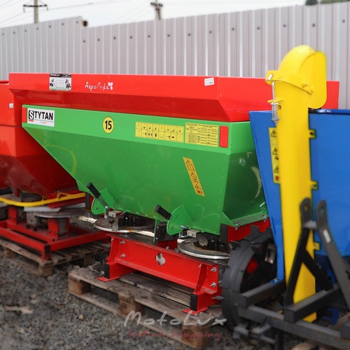 Fertilizer Spreader Strumyk Tytan 1000 l