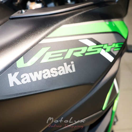 Kawasaki Versys 650 túramotorkerékpár, fekete zöld színben, 2024