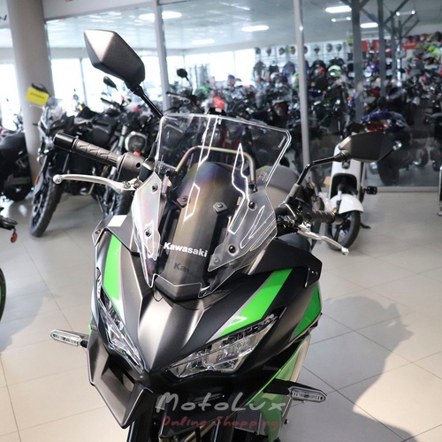 Kawasaki Versys 650 túramotorkerékpár, fekete zöld színben, 2024