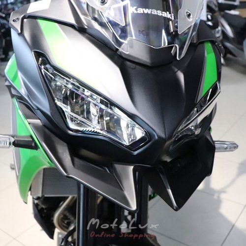 Kawasaki Versys 650 túramotorkerékpár, fekete zöld színben, 2024