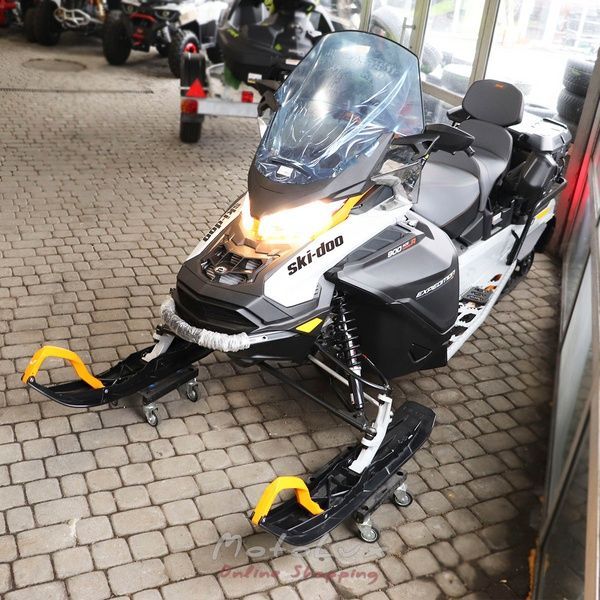 Снегоход SKI-DOO Expedition SE 900 ACE Turbo R 154"/1.5" Silent Ice, серый с оранжевым