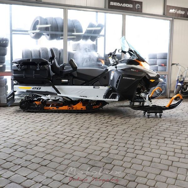 Снегоход SKI-DOO Expedition SE 900 ACE Turbo R 154"/1.5" Silent Ice, серый с оранжевым