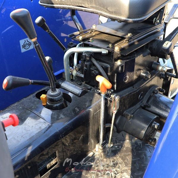 Traktor Foton Lovol FT 244 H, 24 LE, 3 henger, 4x4, szerv&oacute;korm&aacute;ny, blue