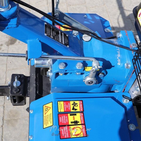 Benzínový dvojkolesový malotraktor Kentavr MB 2070B-4, 7 HP, ručný štartér blue