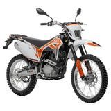 Enduro motorker&eacute;kp&aacute;r KAYO T2-250, feh&eacute;r narancss&aacute;rg&aacute;val