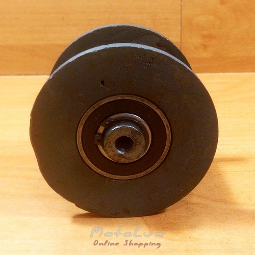 Tensioner roller for tractor