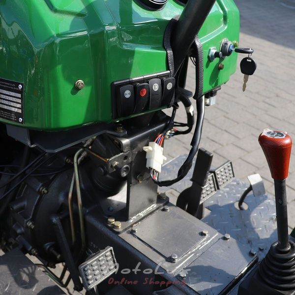 Traktor Xingtai T244THT, 3 henger, szervokorm&aacute;ny, sebess&eacute;gv&aacute;lt&oacute; (4+1)*2 green