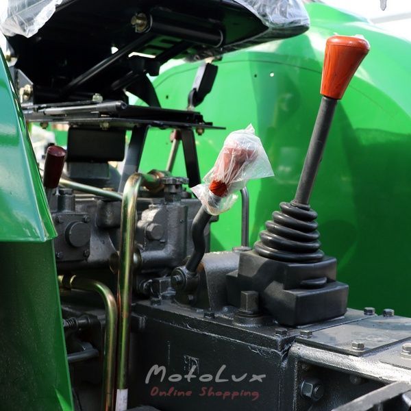 Traktor Xingtai T244THT, 3 henger, szervokorm&aacute;ny, sebess&eacute;gv&aacute;lt&oacute; (4+1)*2 green