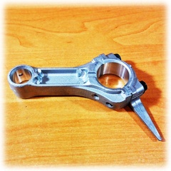 A connecting rod on the GN2, GN4, Q70 motor-block