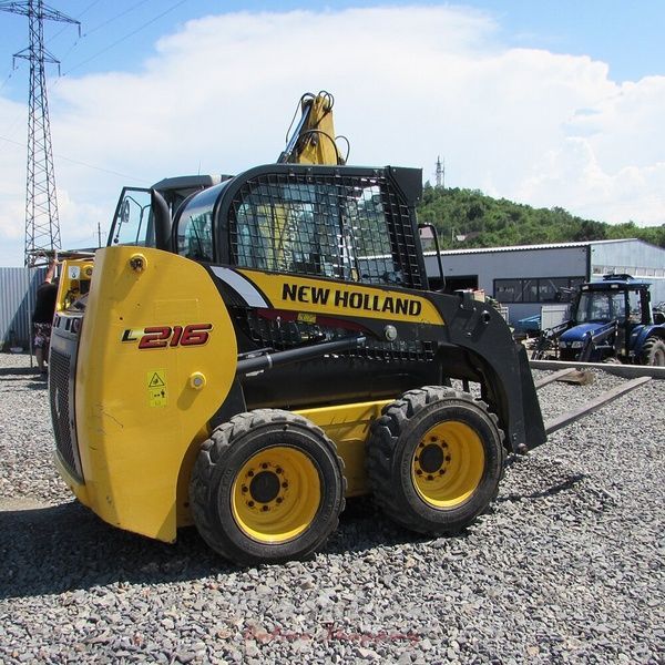 Мини-погрузчик New Holland L 216 2015 год