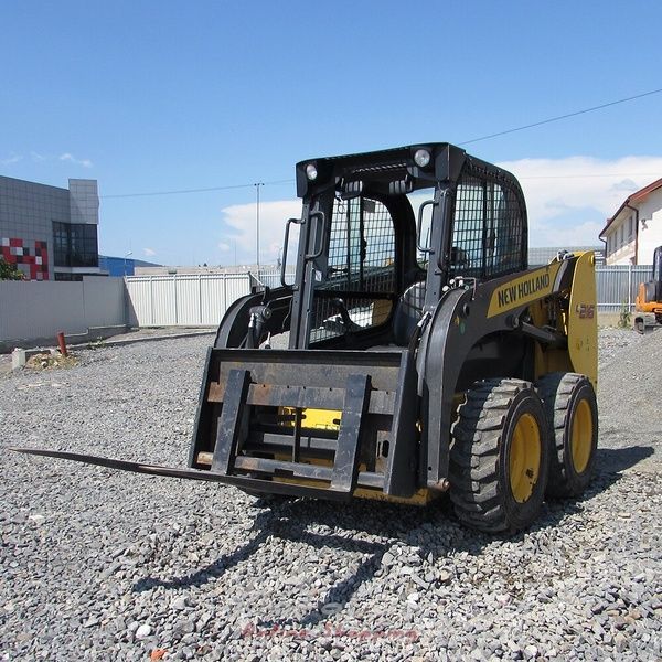 Мини-погрузчик New Holland L 216 2015 год