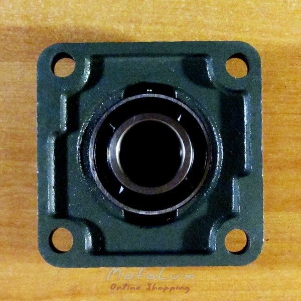 Bearing housing of potato digger on tractor