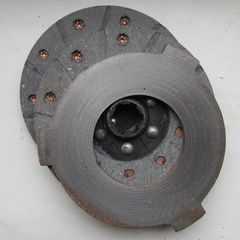 Kerti traktor kuplungt&aacute;rcs&aacute;k