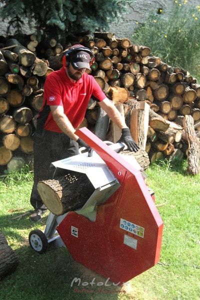 Kol&eacute;bkov&aacute; p&iacute;la Vari KP-700, 5000W
