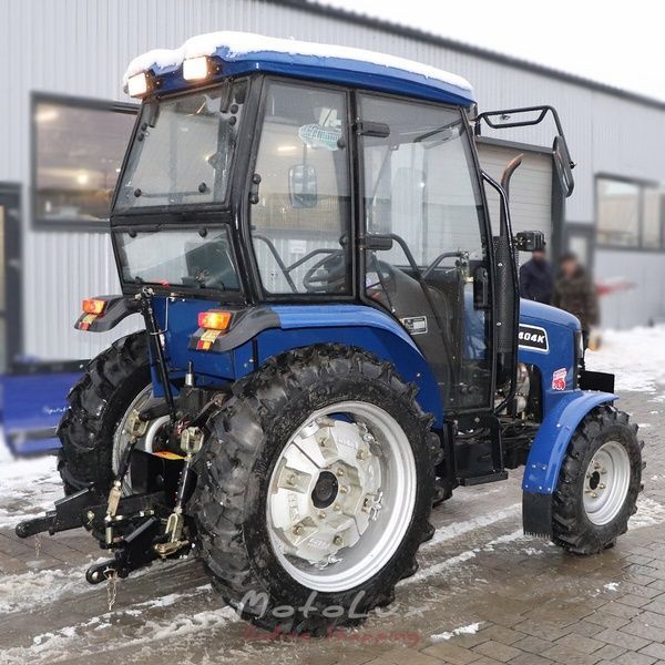 5404К DTZ  Traktor, 40 LE., 4х4, 4 hengeres, kabin fűt&eacute;ssel, hidraulikus nyom&aacute;sfokoz&oacute;