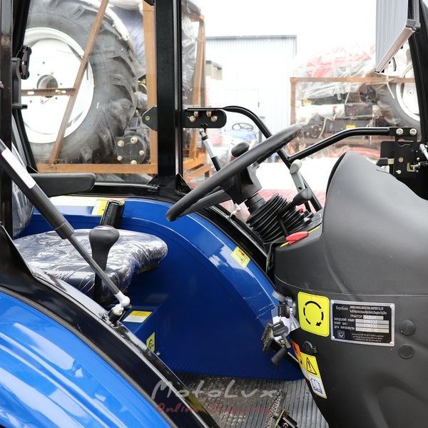 5404К DTZ  Traktor, 40 LE., 4х4, 4 hengeres, kabin fűt&eacute;ssel, hidraulikus nyom&aacute;sfokoz&oacute;