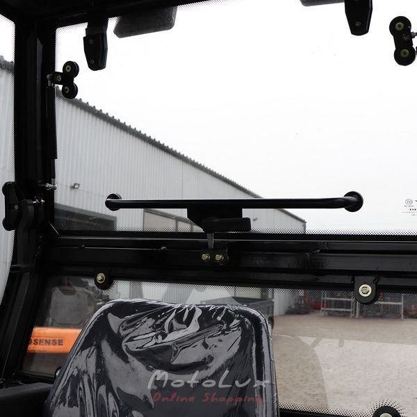 5404К DTZ  Traktor, 40 LE., 4х4, 4 hengeres, kabin fűt&eacute;ssel, hidraulikus nyom&aacute;sfokoz&oacute;