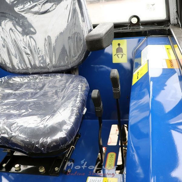 5404К DTZ  Traktor, 40 LE., 4х4, 4 hengeres, kabin fűt&eacute;ssel, hidraulikus nyom&aacute;sfokoz&oacute;