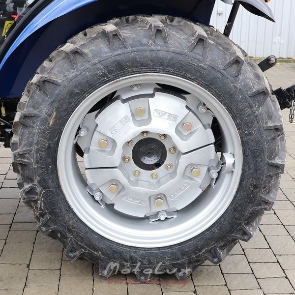 5404К DTZ  Traktor, 40 LE., 4х4, 4 hengeres, kabin fűt&eacute;ssel, hidraulikus nyom&aacute;sfokoz&oacute;