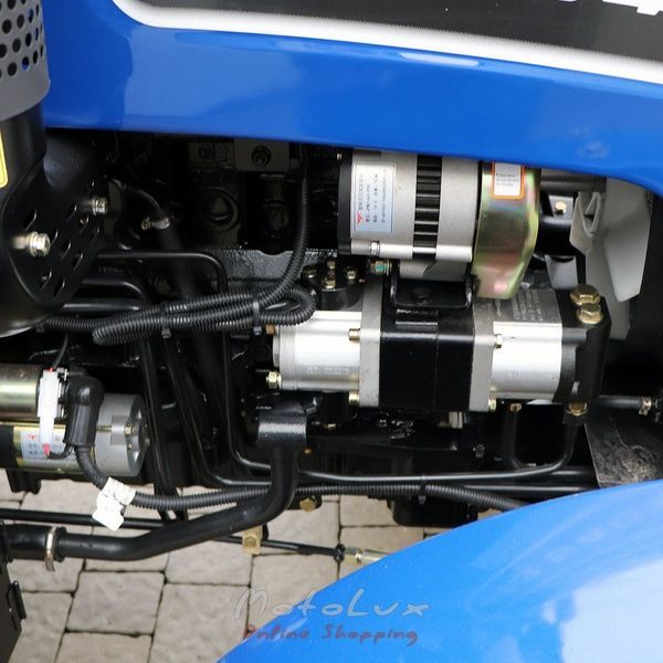 5404К DTZ  Traktor, 40 LE., 4х4, 4 hengeres, kabin fűt&eacute;ssel, hidraulikus nyom&aacute;sfokoz&oacute;