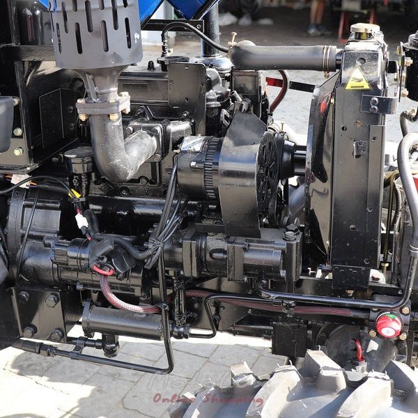 Traktor Dongfeng 244 DH, 24 HP, 4x4, &uacute;zke gumy
