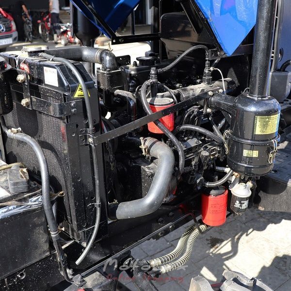 Traktor Dongfeng 244 DH, 24 HP, 4x4, &uacute;zke gumy